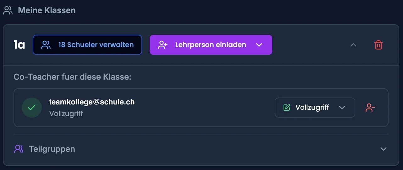 Klassen-Zeile mit Co-Teacher-Liste und Status «Einladung ausstehend»